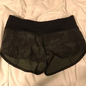 Like NEW LULULEMON camo speed up shorts size 6